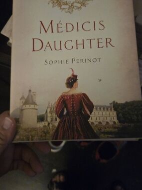 Médicis Daughter by Sophie Perinot – Red Cover Paperback